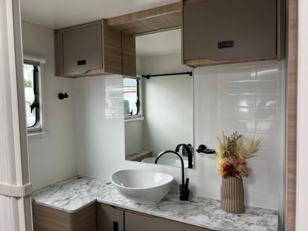 2024 Jayco Discovery Caravan 21.66-4.OB.DY-MY25 image