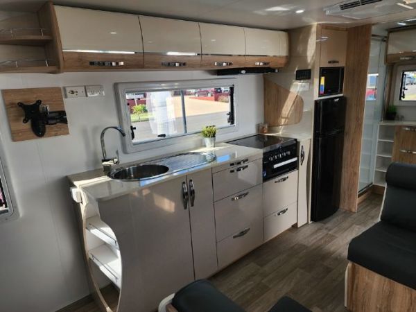 2025 Avan Aspire Caravan 587-2 image