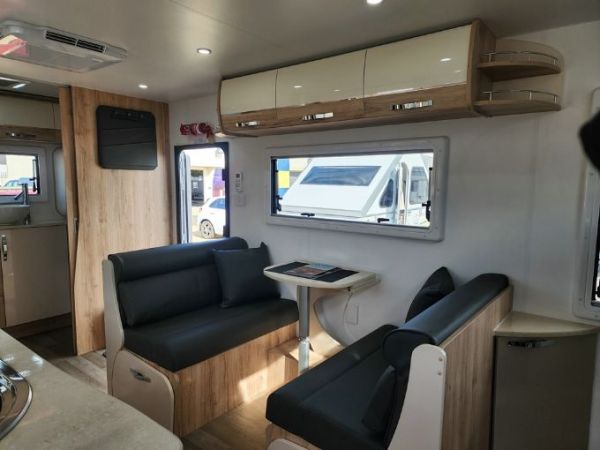 2025 Avan Aspire Caravan 587-2 image