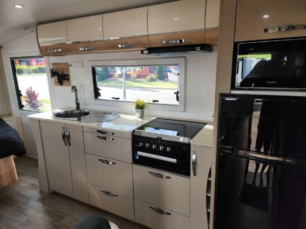 2025 Avan Aspire Caravan 587-2 image