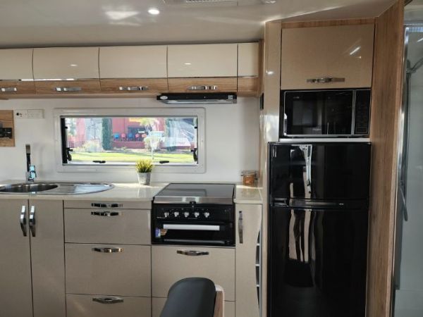 2025 Avan Aspire Caravan 587-2 image