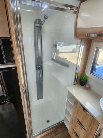 2025 Avan Aspire Caravan 587-2 image