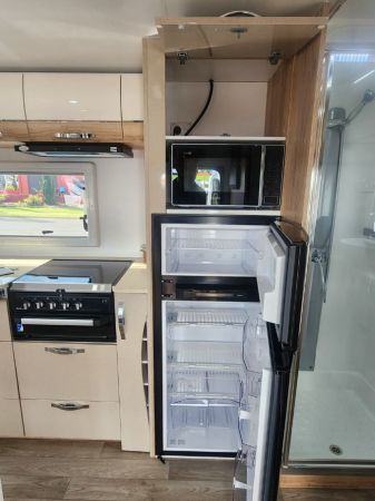 2025 Avan Aspire Caravan 587-2 image