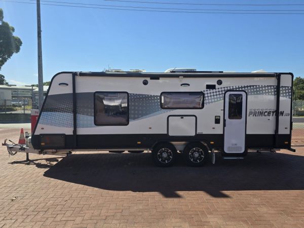 *** REDUCED PRICE *** 2018 Coromal PRINCETON Caravan image