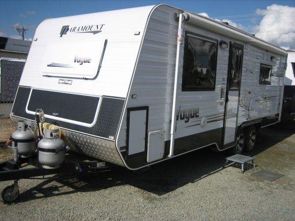2013 Paramount VOGUE Caravan image