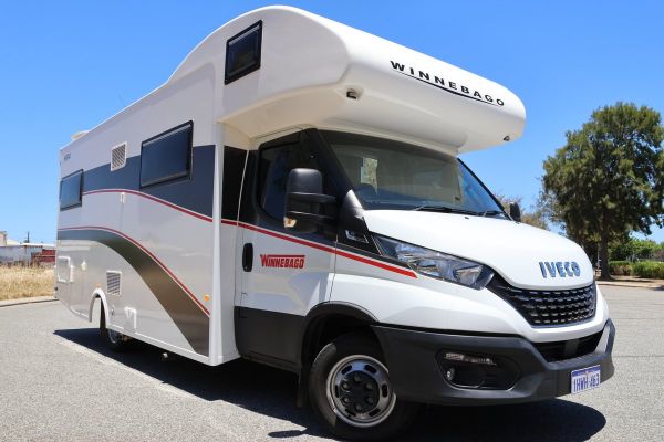 2021 Winnebago Kirra image