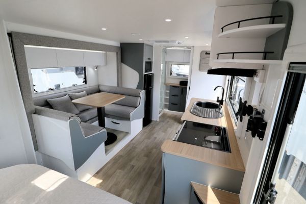 2025 Avan Aspire Caravan 587-4 image