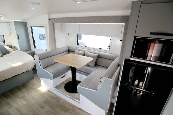 2025 Avan Aspire Caravan 587-4 image