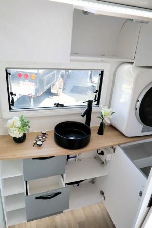 2025 Avan Aspire Caravan 587-4 image