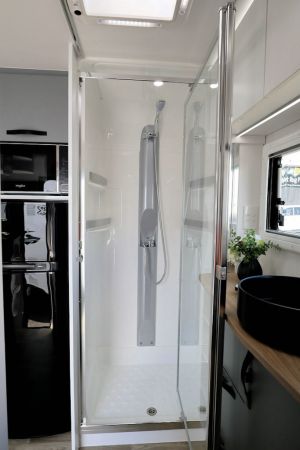 2025 Avan Aspire Caravan 587-4 image