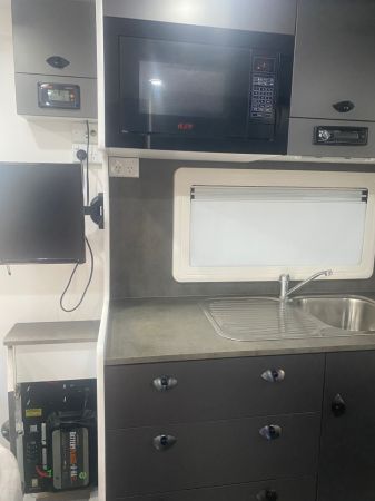 2022 Franklin Razor 220-CLW-3BS Full Caravan image