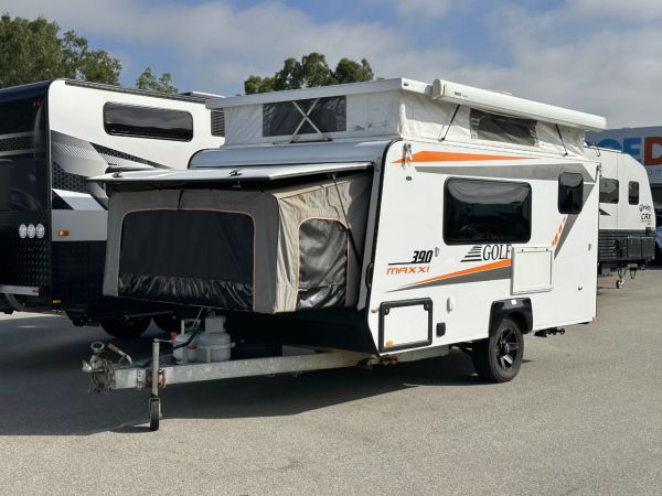 2020 Golf Maxxi 390 Pop Top image