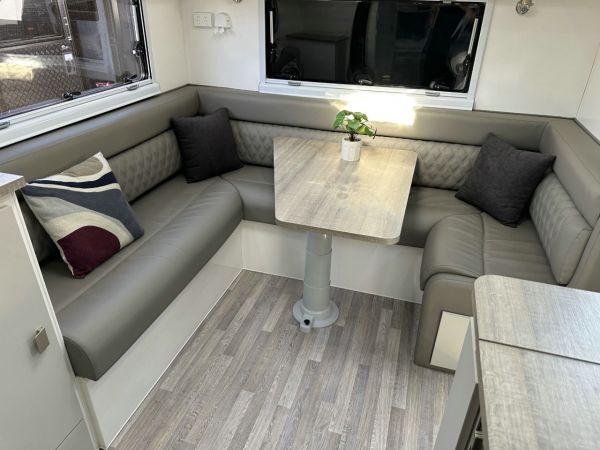 2024 Essential Cruiser V10 Club Caravan 22'10 image