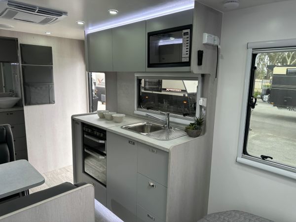 2024 Essential Highlander V1-1 Caravan 18'8 image