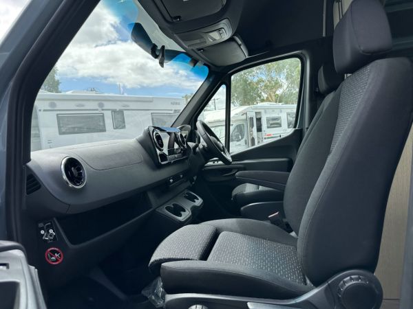 2023 Kea Ultima M700 Campervan 2 BERTH image