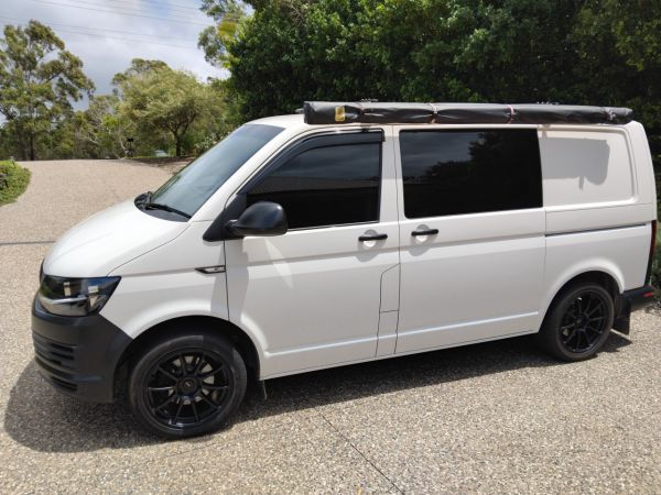 2018 Volkswagen Transporter Campervan image