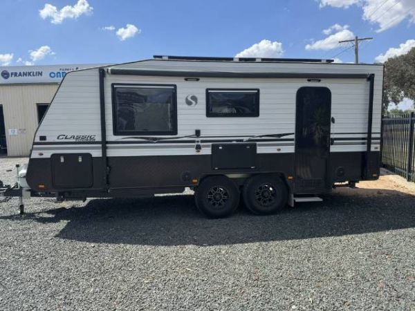 2022 Supreme Classic Caravan image