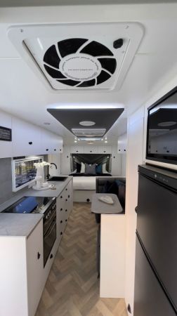 2022 XTOUR APEX 21.6FT Caravan image