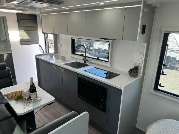 2025 Lotus Trooper Tr219Cl Caravan 21'9 image