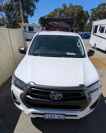 2024 Toyota Hilux 4X4 Sr DUAL CAB image