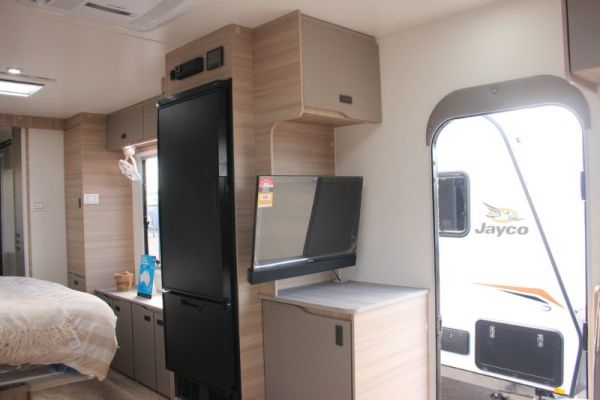 2025 Jayco Discovery Caravan 21.66-3.OB.DY-MY25 image