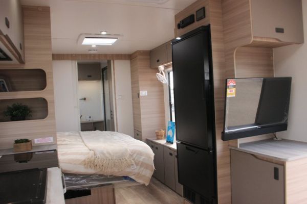 2025 Jayco Discovery Caravan 21.66-3.OB.DY-MY25 image