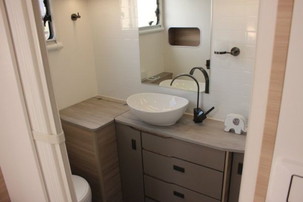 2025 Jayco Discovery Caravan 21.66-3.OB.DY-MY25 image