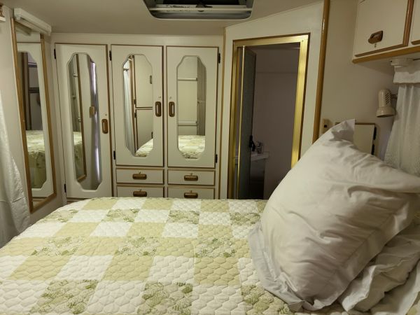 2000 Spaceline Odyssey 2000 Caravan image