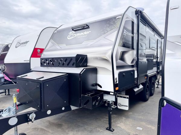 2025 Crusader X-Country Madmax 19'6ft Airbags Off-Grid Couples Van image