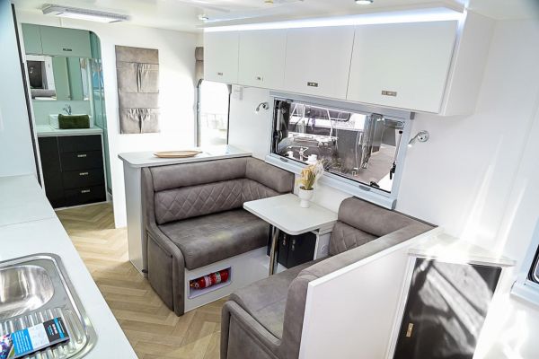 2025 Design RV Crx V5.2+ Caravan image