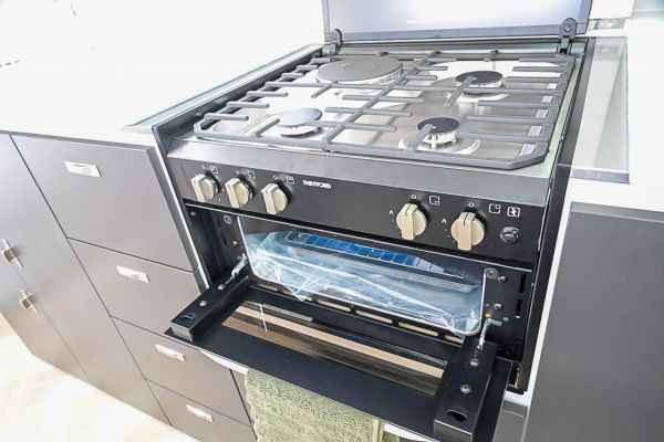 2025 Design RV Crx V5.2+ Caravan image