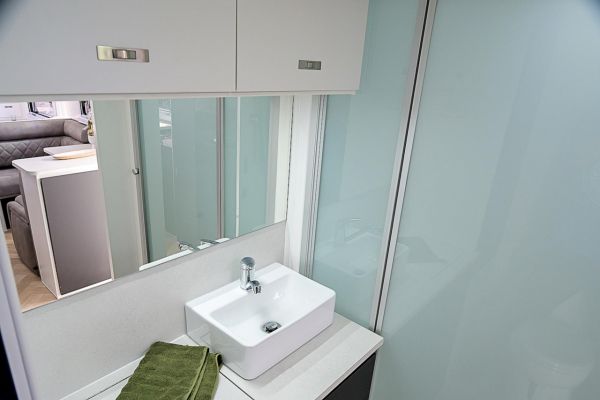 2025 Design RV Crx V5.2+ Caravan image