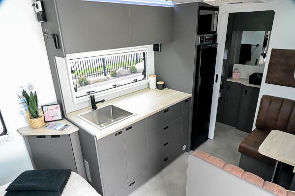 2025 Design RV Hybrid 16' Hcx16C Caravan image