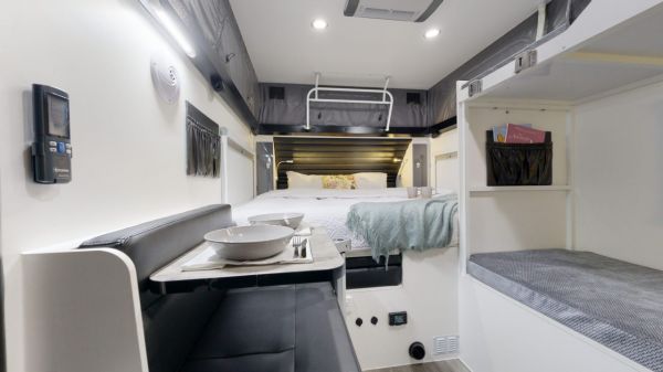 2023 Swag SCT13-Explorer Family Hybrid Caravan image
