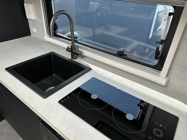 2025 Lotus Trooper Tr21Cl Caravan 21' image