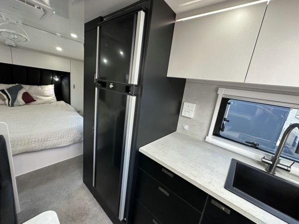 2025 Lotus Trooper Tr21Cl Caravan 21' image