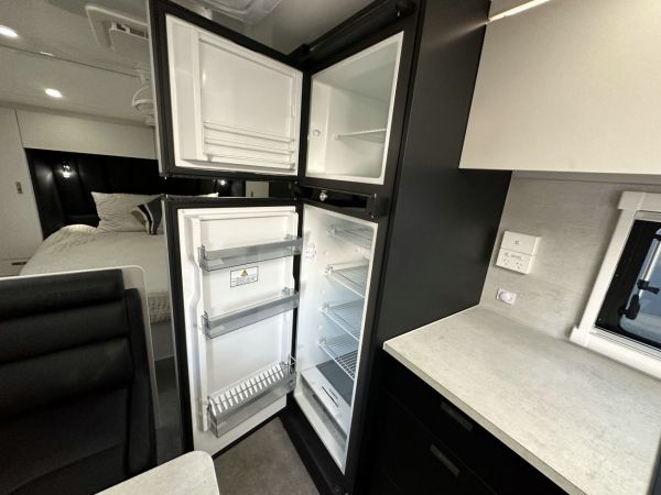 2025 Lotus Trooper Tr21Cl Caravan 21' image