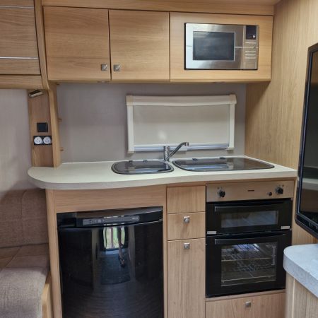 2014 Compass Omega 550 Caravan image
