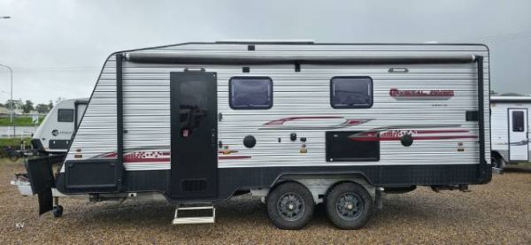 2014 Universal Crystal River Caravan SLIDE OUT image