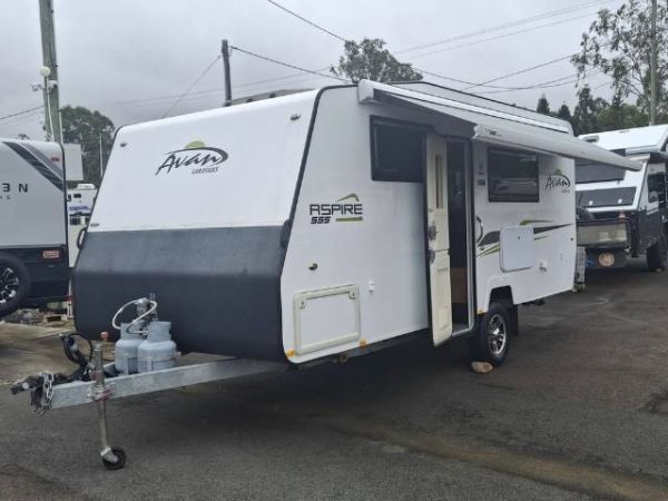 2018 Avan Aspire Caravan SINGLE BEDS image