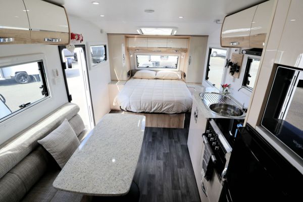 2025 Avan Aspire Caravan 555-1 image