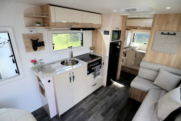 2025 Avan Aspire Caravan 555-1 image