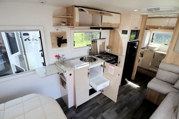 2025 Avan Aspire Caravan 555-1 image