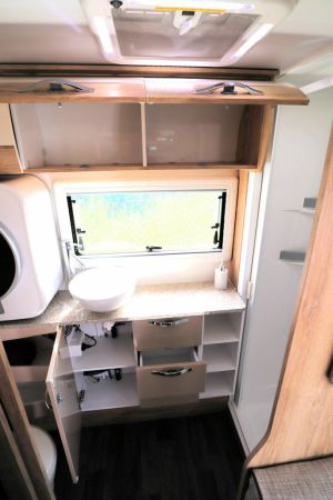 2025 Avan Aspire Caravan 555-1 image