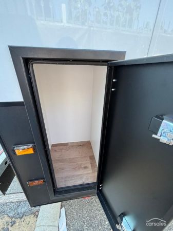 2025 Royal Flair DESIGNER SERIES image