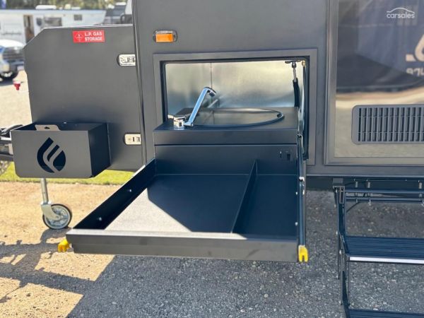 2025 Royal Flair RAZOR XT image