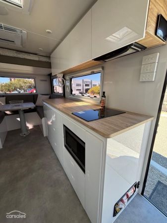 2025 Royal Flair RAZOR XT image