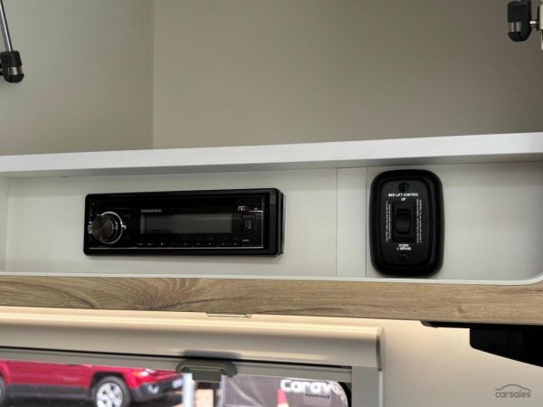 2025 Royal Flair RAZOR XT image