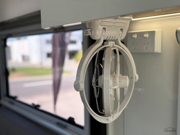 2025 Royal Flair RAZOR XT image