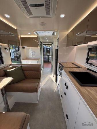 2025 Royal Flair PIAZZA image